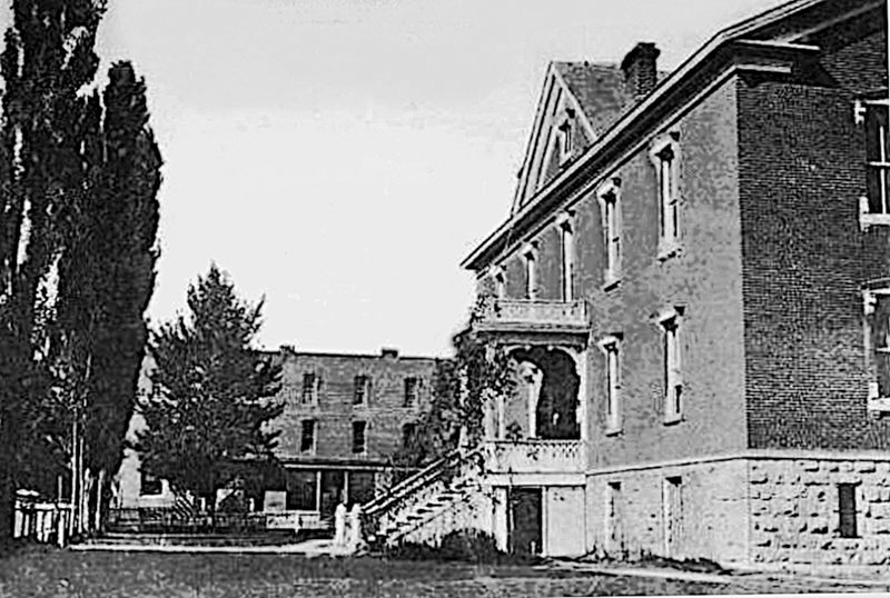 3.-Blaine-County.-courthouse-and-jail-and-Alturas-Hotel-1907GS