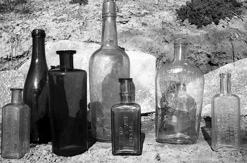 8-Houston-1890_s-bottles.-From-left-Condensed-Juniper-Ade-champange-Unmarked-medicine-whiskey-Sperm-Sewing-Machine-Oil-Whiskey-flask-Folger-Flavoring-ExtractsXGS