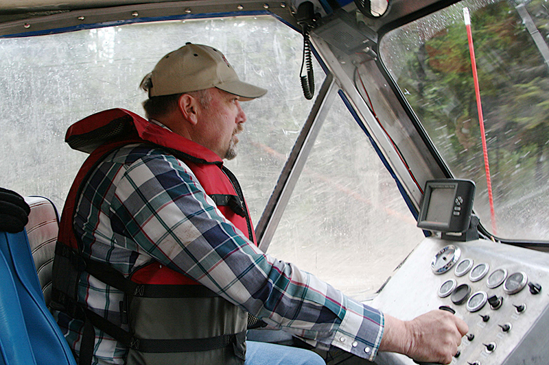 Gordon-Cruickshank-maneuvering-jet-boat