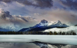 Morning winter sunrise over Little Redfish Lake Idaho