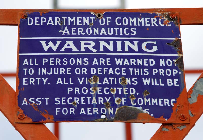Warning Sign, Giant Aviation arrow #9